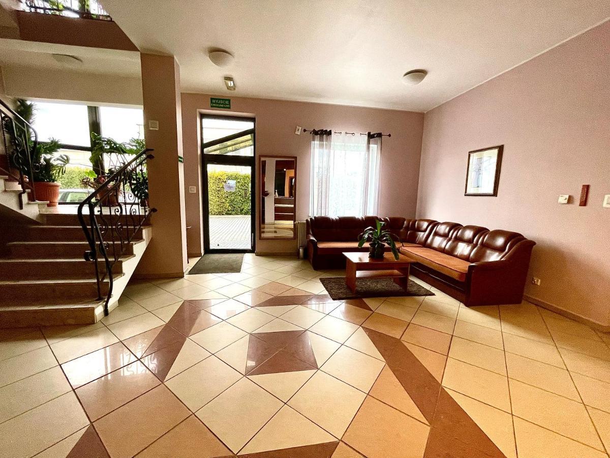 Hotel Dowhan Nowe Bagian luar foto