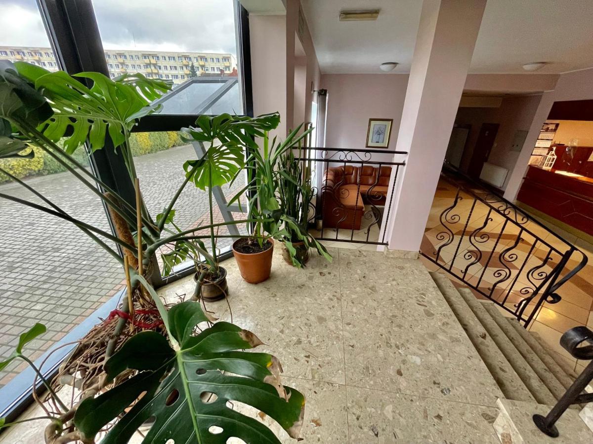 Hotel Dowhan Nowe Bagian luar foto