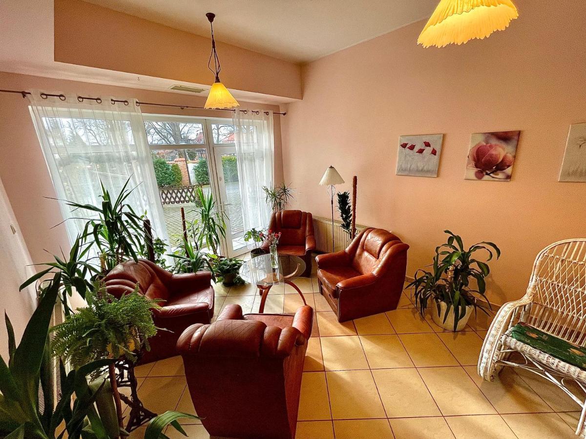 Hotel Dowhan Nowe Bagian luar foto
